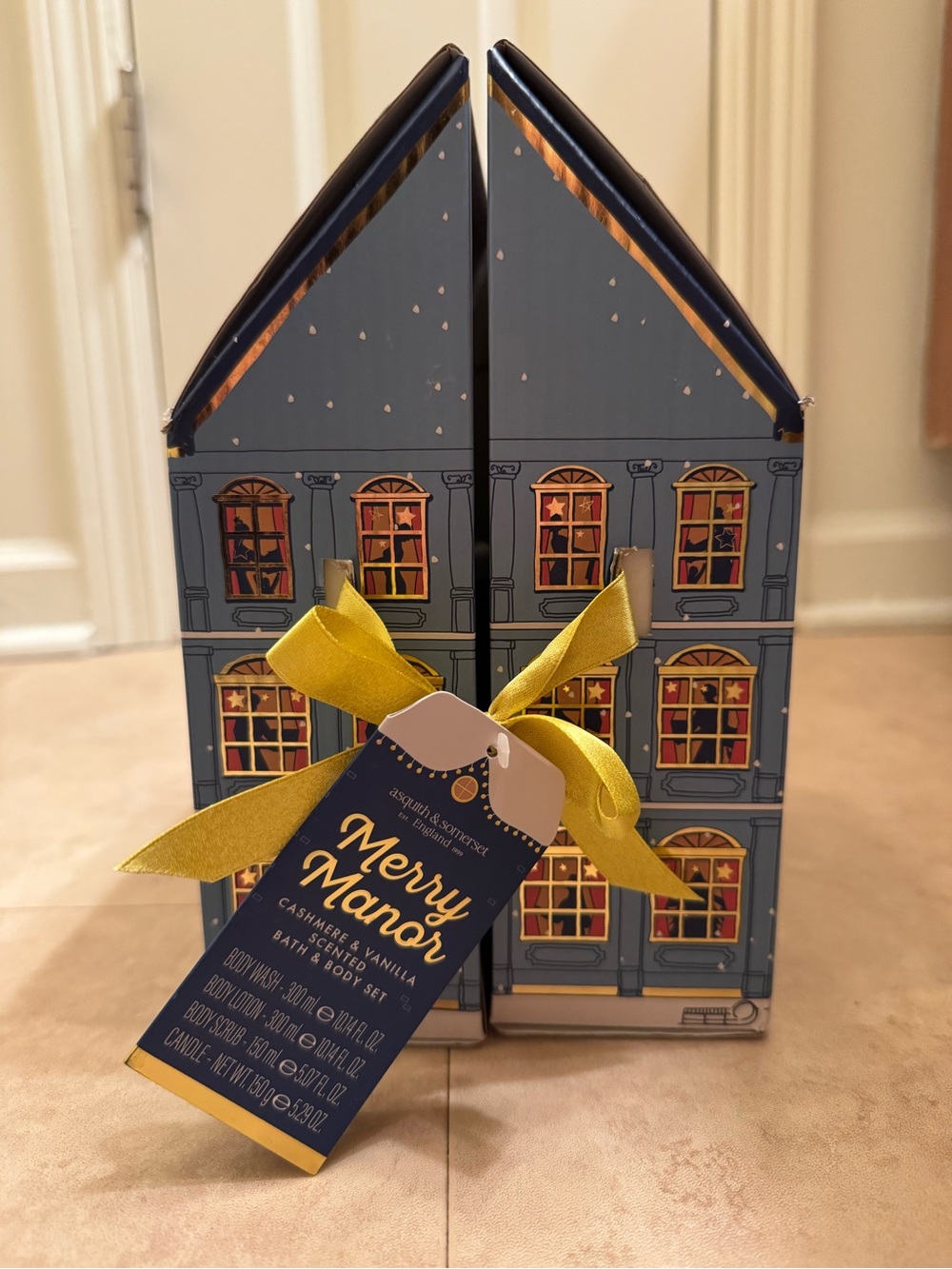 Merry Manor Cashmere & Vanilla Home Gift Set in Navy and Gold